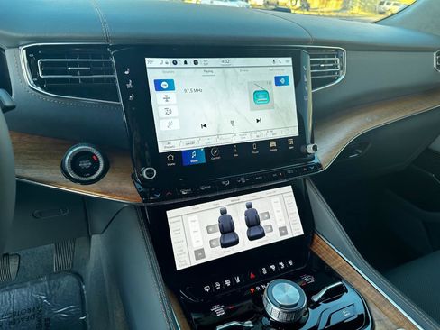 Used 2022 Jeep Grand Wagoneer Series II w/ Flexible Seating Group image 27