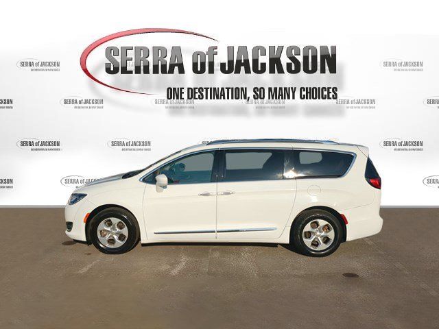Used 2017 Chrysler Pacifica Touring-L Plus FWD image 5