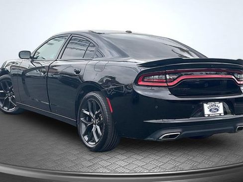 Used 2022 Dodge Charger SXT w/ Blacktop Package RWD image 2