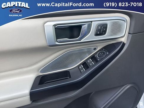 Used 2020 Ford Explorer Platinum w/ Premium Technology Package image 20