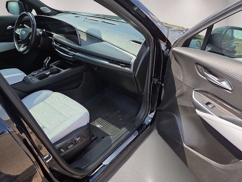 Used 2024 Cadillac XT4 Sport FWD image 12
