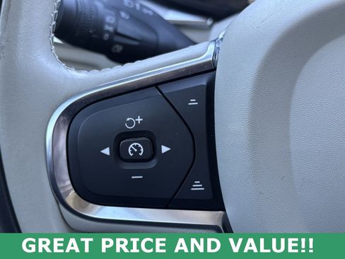 Used 2019 Volvo XC60 T5 Momentum image 18