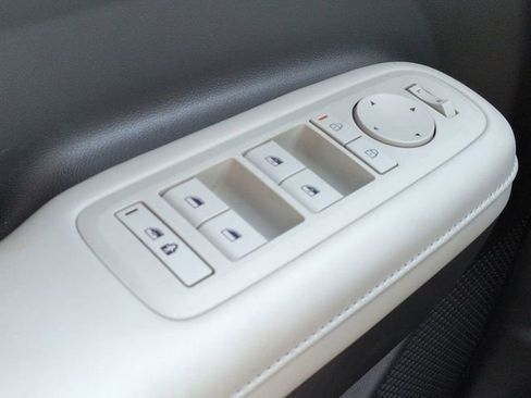Used 2025 Hyundai Santa Fe SEL FWD image 28
