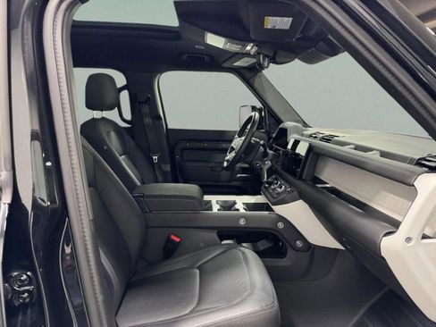 Used 2025 Land Rover Defender 110 S image 11