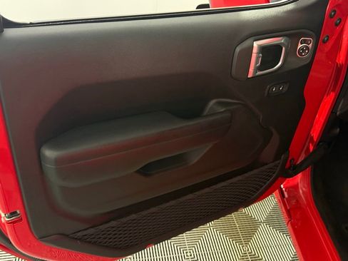 Used 2024 Jeep Wrangler Unlimited image 25