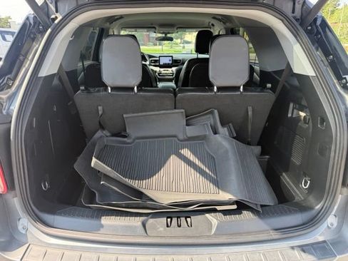 Used 2023 Ford Explorer XLT w/ Equipment Group 202A AWD/4WD image 14