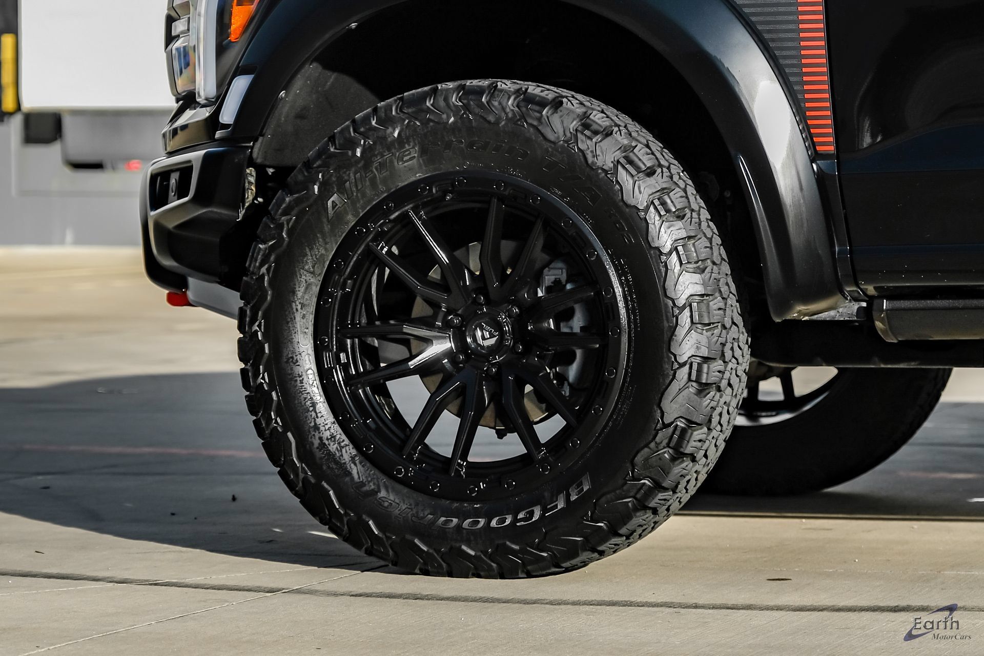 Used 2025 Ford F150 Raptor w/ Equipment Group 803A Raptor R AWD/4WD image 98