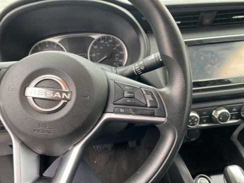 Used 2022 Nissan Kicks S image 14