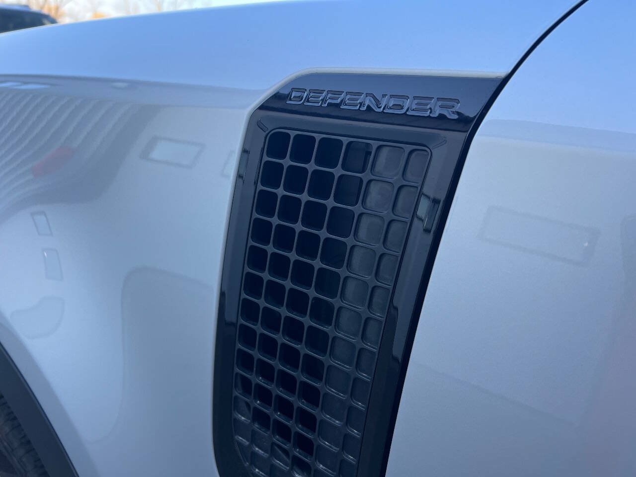 Used 2023 Land Rover Defender 110 SE AWD/4WD image 28