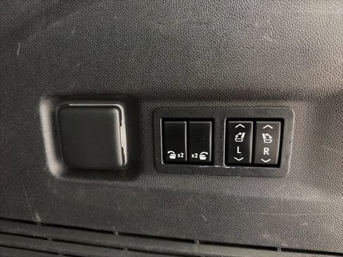 Used 2021 Chevrolet Suburban High Country AWD/4WD image 10