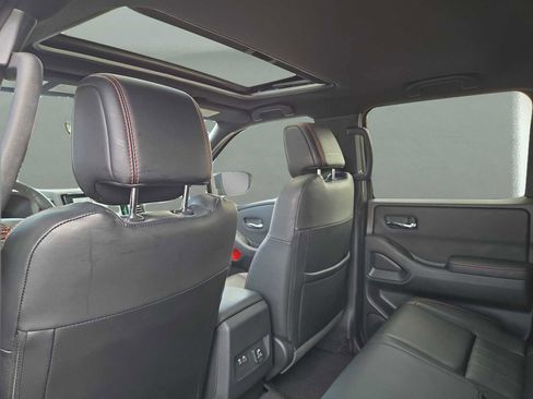 Used 2023 Nissan Frontier PRO-4X w/ Pro-4X Premium Package image 18