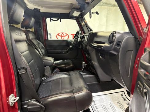 Used 2012 Jeep Wrangler Unlimited Sahara AWD/4WD image 12