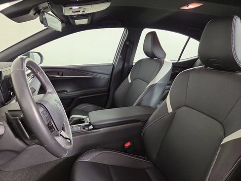 Used 2025 Toyota Camry SE FWD image 13