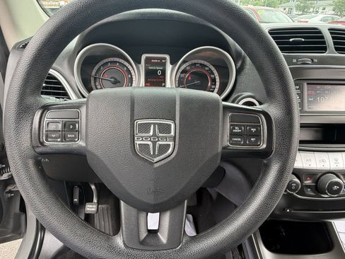 Used 2020 Dodge Journey SE w/ Blacktop Package FWD image 11