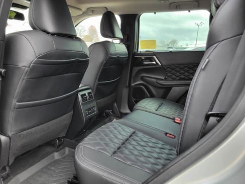 Used 2023 Mitsubishi Outlander SEL image 16