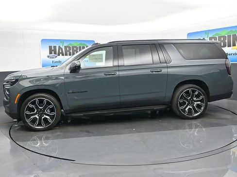 New 2026 Chevrolet Suburban RST w/ Advanced Technology Package AWD/4WD image 2