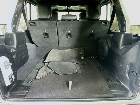 Used 2023 Jeep Wrangler Unlimited Sahara AWD/4WD image 29