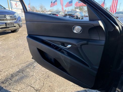 Used 2022 Hyundai Elantra SEL image 24