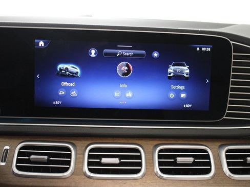Certified 2025 Mercedes-Benz GLS 450 4MATIC image 37