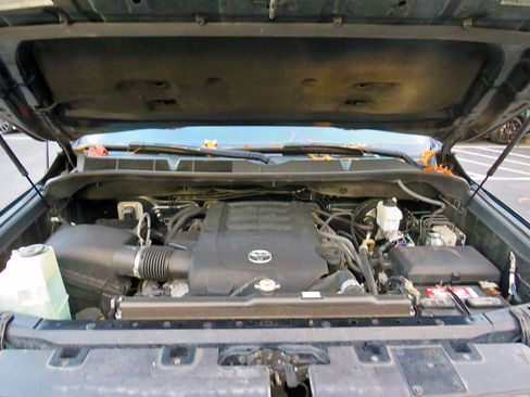 Used 2018 Toyota Tundra SR5 image 36