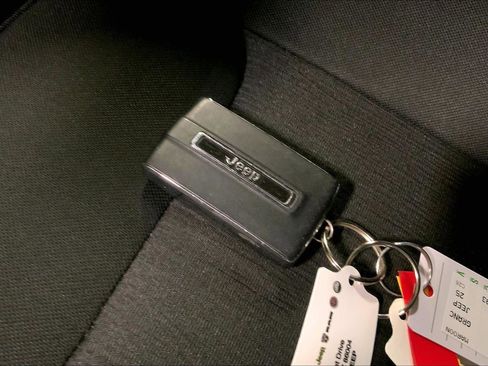 Certified 2025 Jeep Grand Cherokee Laredo X w/ Trailer Tow Package image 12