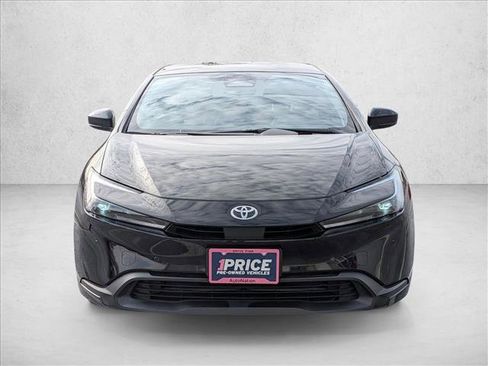 Used 2025 Toyota Prius LE image 2
