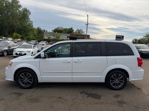 Used 2017 Dodge Grand Caravan SXT image 8