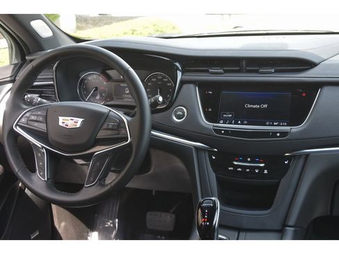 Used 2025 Cadillac XT5 Premium Luxury FWD image 18