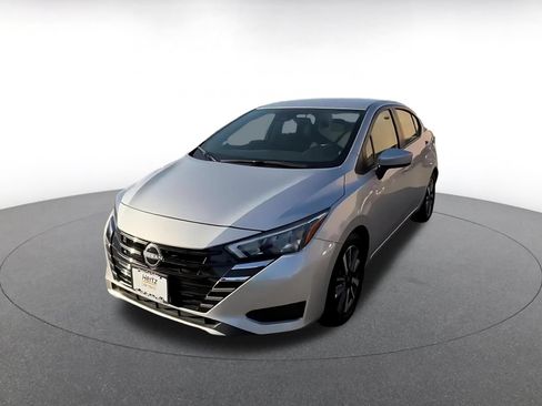 Used 2025 Nissan Versa SV FWD image 7