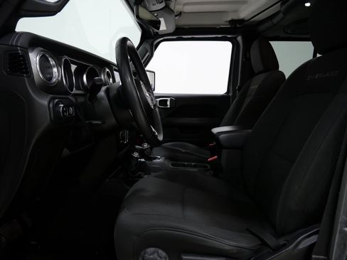 Used 2023 Jeep Gladiator Overland image 15