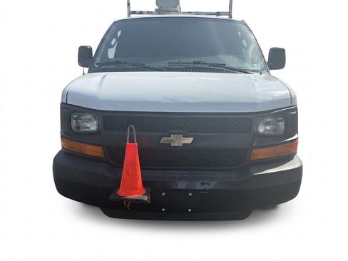 Used 2016 Chevrolet Express 3500 RWD image 2