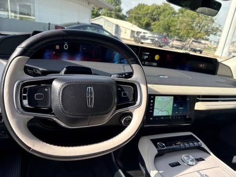 Used 2025 Lincoln Navigator Reserve AWD/4WD image 29