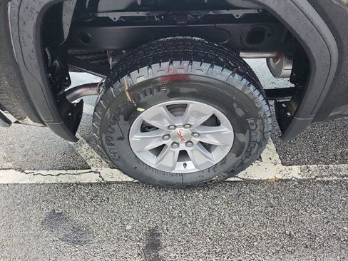 New 2026 GMC Sierra 1500 SLE image 6