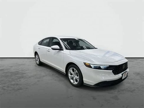 Used 2025 Honda Accord LX image 6