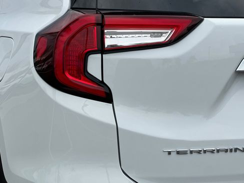 Used 2024 GMC Terrain SLT image 37