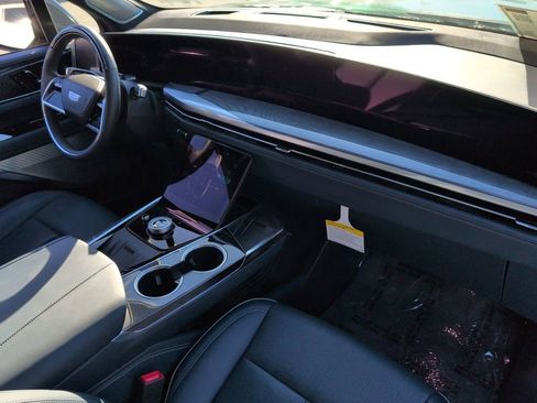 Used 2025 Cadillac Escalade IQ Luxury 2 image 32