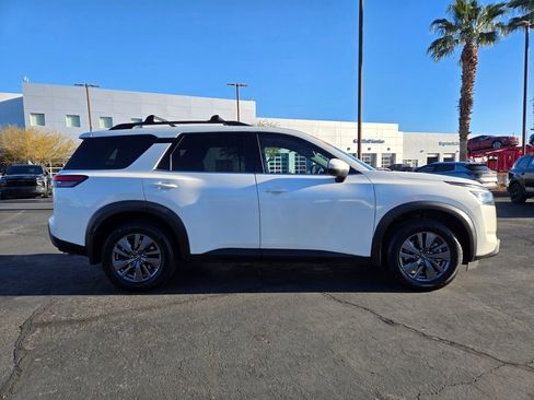 Used 2022 Nissan Pathfinder SV image 7