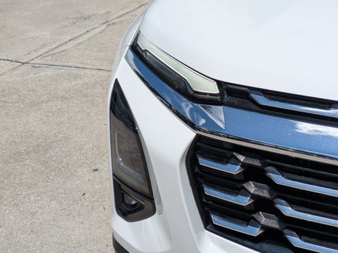 Used 2025 Chevrolet Equinox LT w/ Convenience Package II FWD image 9