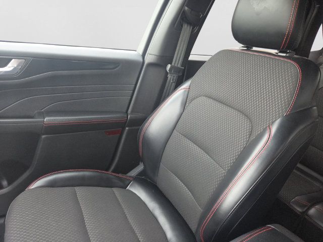 Used 2024 Ford Escape ST-Line w/ Tech Pack #1 AWD/4WD image 12