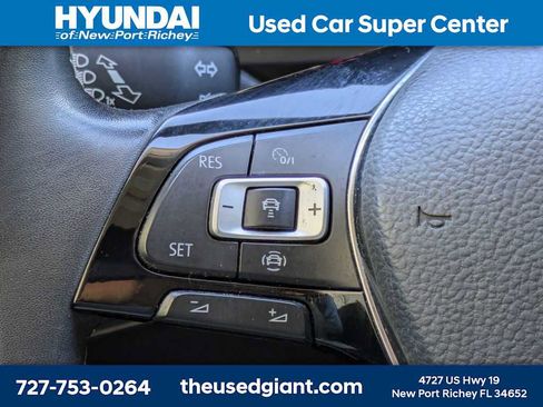 Used 2021 Volkswagen Tiguan SE w/ Panoramic Sunroof Package image 33