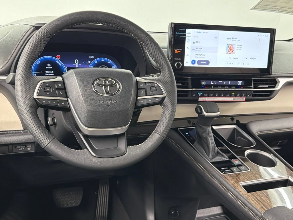 Used 2026 Toyota Sienna Limited FWD image 36