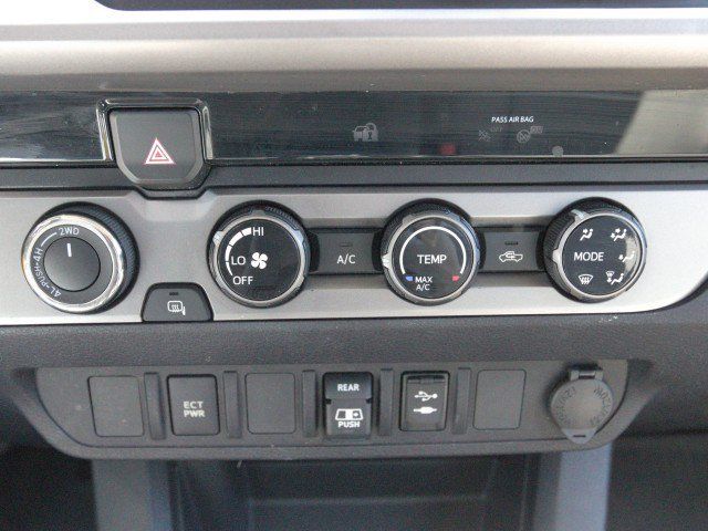Used 2018 Toyota Tacoma SR5 AWD/4WD image 23