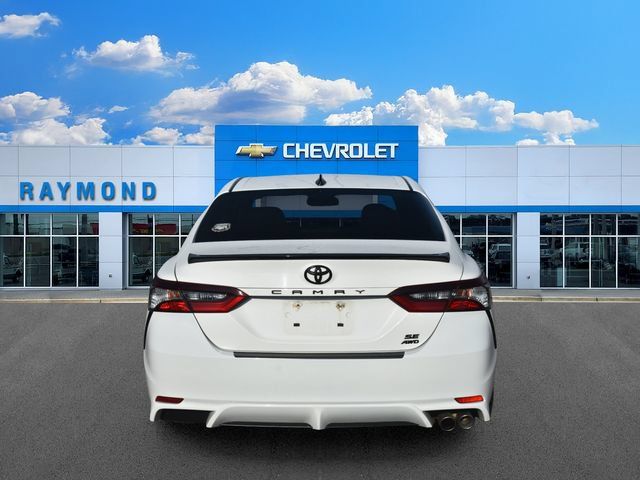 Used 2022 Toyota Camry SE w/ Convenience Package AWD/4WD image 4