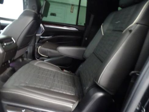 Certified 2025 Cadillac Escalade ESV Sport Platinum w/ LPO, ONYX Package AWD/4WD image 4