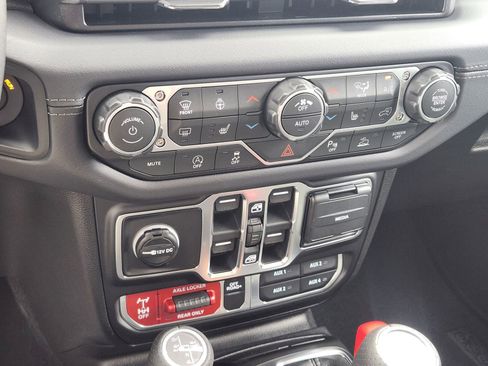 New 2026 Jeep Gladiator Mojave AWD/4WD image 18