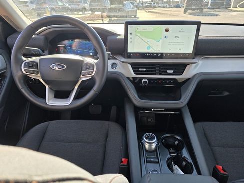 Used 2025 Ford Explorer Active image 18