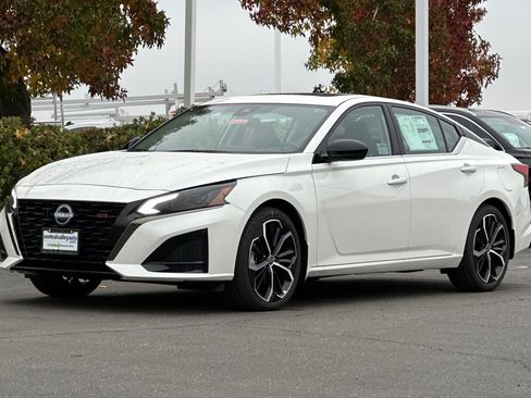 New 2025 Nissan Altima 2.5 SR image 8