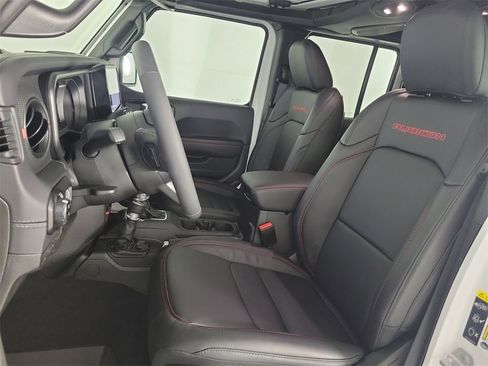Used 2025 Jeep Gladiator Rubicon image 12