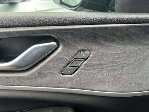 Certified 2023 Jeep Grand Cherokee Limited image 18