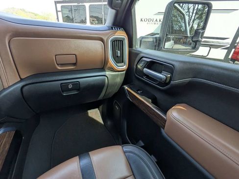 Used 2021 Chevrolet Silverado 2500 High Country w/ Z71 Off-Road Package AWD/4WD image 17